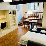 Ponte Vecchio Cozy Oltrarno Apartment