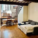 Ponte Vecchio Cozy Oltrarno Apartment